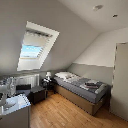 Zimmer-bad-tv-kuehlschrank-14 Meine