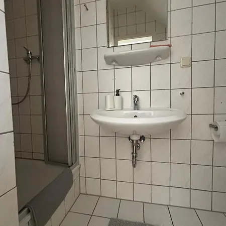 Zimmer-bad-tv-kuehlschrank-14 * Meine
