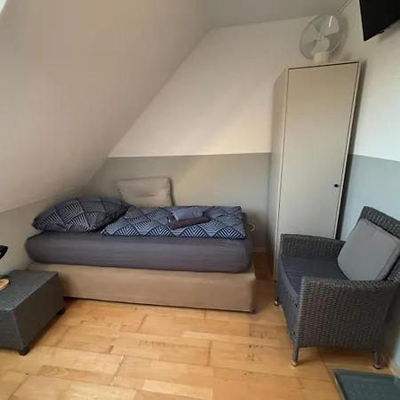 Zimmer-bad-tv-kuehlschrank-14