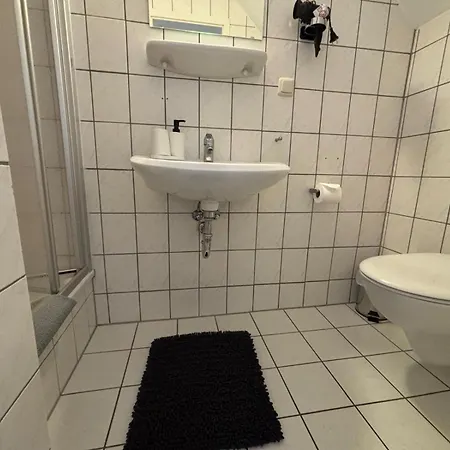 Zimmer-bad-tv-kuehlschrank-14 Hotel Meine