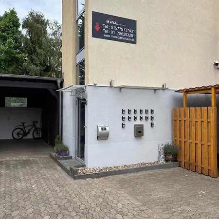 Zimmer-bad-tv-kuehlschrank-14 Hotel