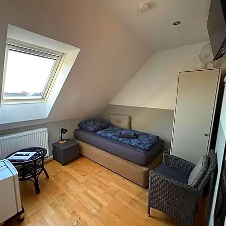 Zimmer-bad-tv-kuehlschrank-14 * Meine