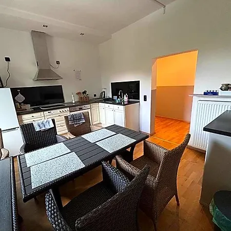 Zimmer-bad-tv-kuehlschrank-14