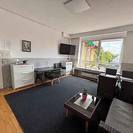 Zimmer-bad-tv-kuehlschrank-14