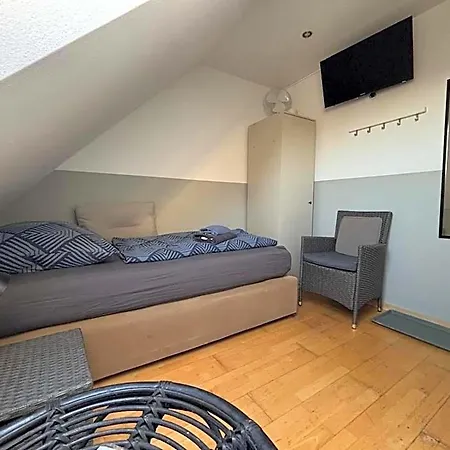 Zimmer-bad-tv-kuehlschrank-14 *