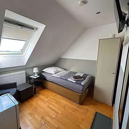 Zimmer-bad-tv-kuehlschrank-14 * Meine