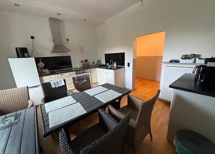 Zimmer-bad-tv-kuehlschrank-14 Hotel Meine