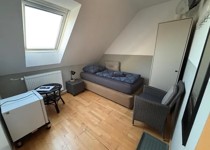 Zimmer-bad-tv-kuehlschrank-14