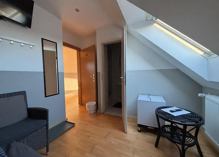 Zimmer-bad-tv-kuehlschrank-14 Hotel