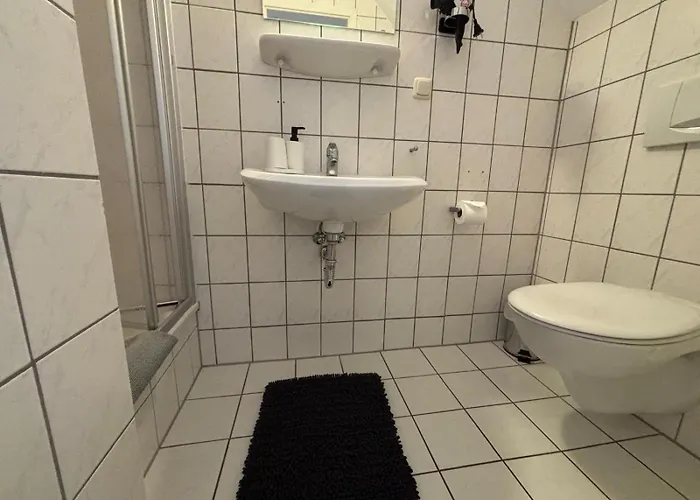 Zimmer-bad-tv-kuehlschrank-14 Hotel Meine