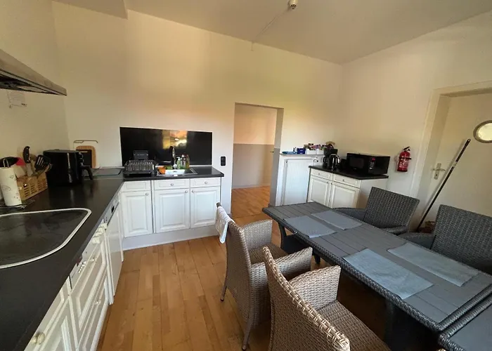 Zimmer-bad-tv-kuehlschrank-14 Hotel *